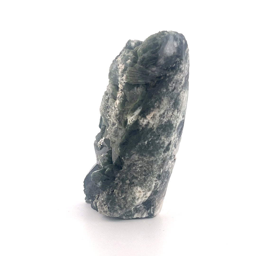 Mossy Green Heulandite  |  82 (g)