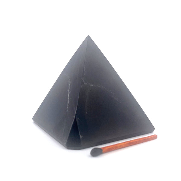 Black Obsidian Pyramid | 318 (g)